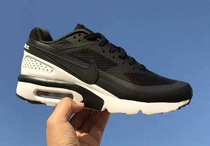 动感生活，品质随行 精品休闲运动鞋与正品运动服，守护您的每一步